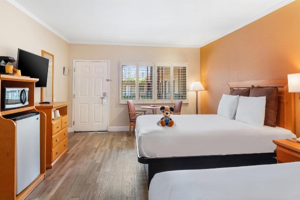 Anaheim Islander Inn dan Suite image 1