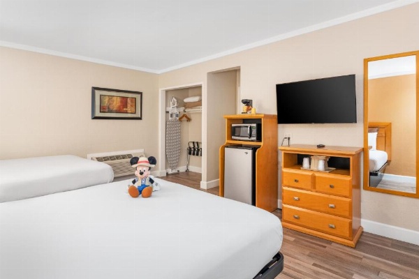 Anaheim Islander Inn dan Suite image 11